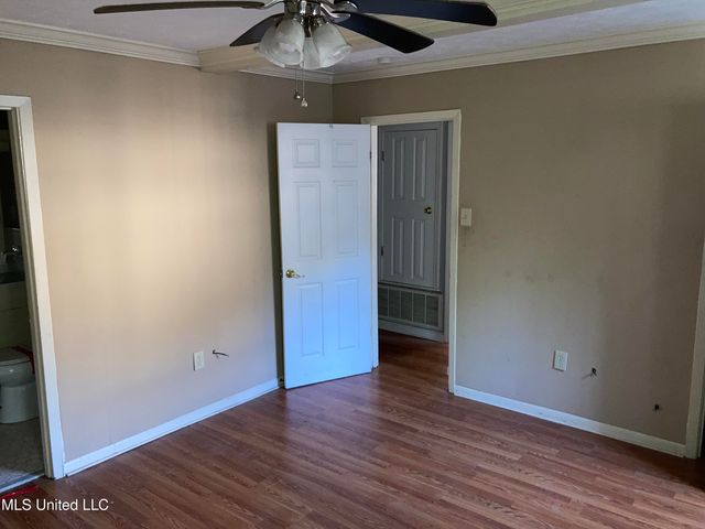 1002 Autumn Street, Jackson, MS 39212