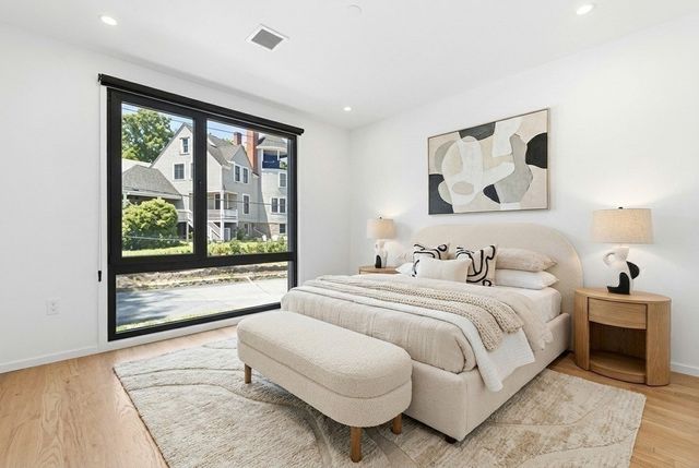 7 Algonquin Rd 1, Newton, MA 02467