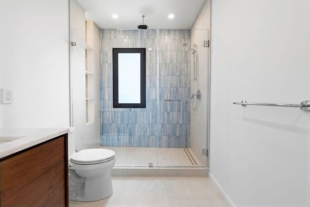 7 Algonquin Rd 1, Newton, MA 02467