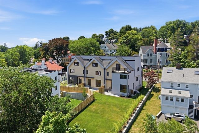 7 Algonquin Rd 1, Newton, MA 02467