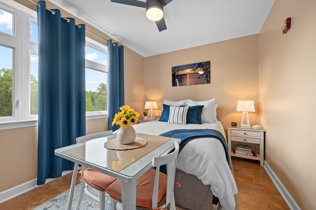 1273 Graves Harbor Trl Apt 3301, Huddleston, VA 24104