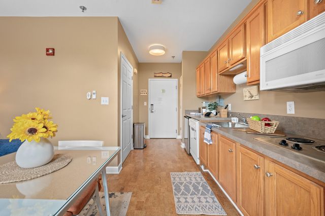 1273 Graves Harbor Trl Apt 3301, Huddleston, VA 24104