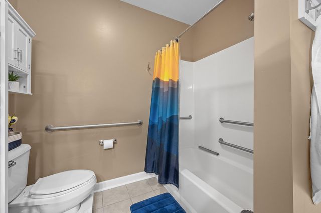 1273 Graves Harbor Trl Apt 3301, Huddleston, VA 24104