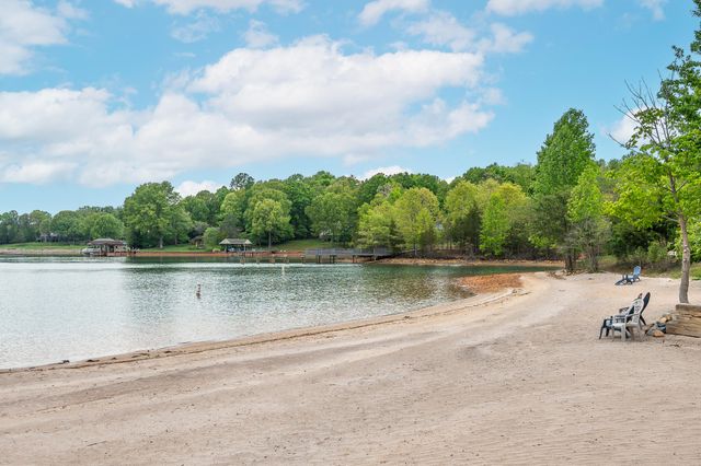 1273 Graves Harbor Trl Apt 3301, Huddleston, VA 24104