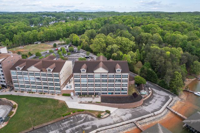 1273 Graves Harbor Trl Apt 3301, Huddleston, VA 24104