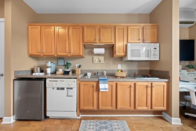 1273 Graves Harbor Trl Apt 3301, Huddleston, VA 24104