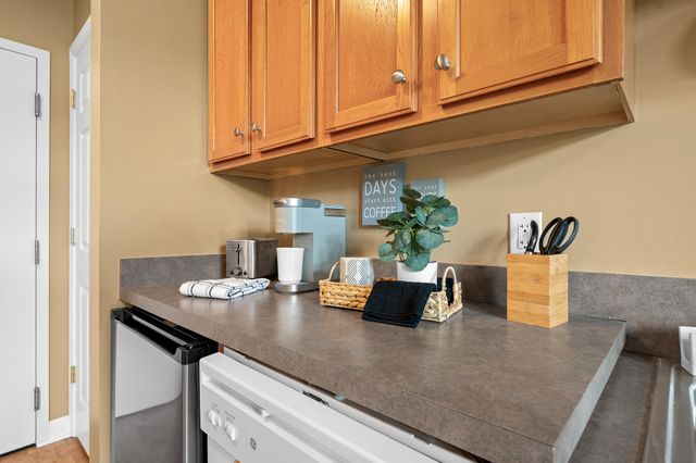 1273 Graves Harbor Trl Apt 3301, Huddleston, VA 24104