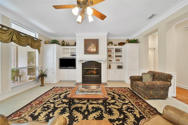 2601 Woods Estates Drive, Conroe, TX 77304