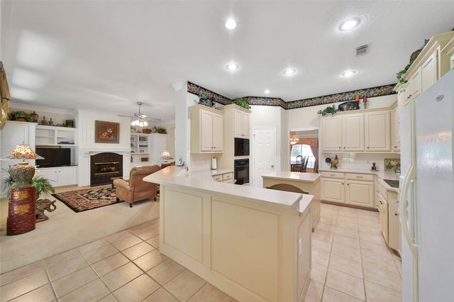 2601 Woods Estates Drive, Conroe, TX 77304