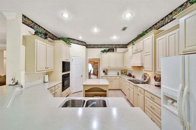 2601 Woods Estates Drive, Conroe, TX 77304