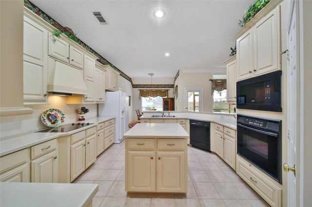 2601 Woods Estates Drive, Conroe, TX 77304