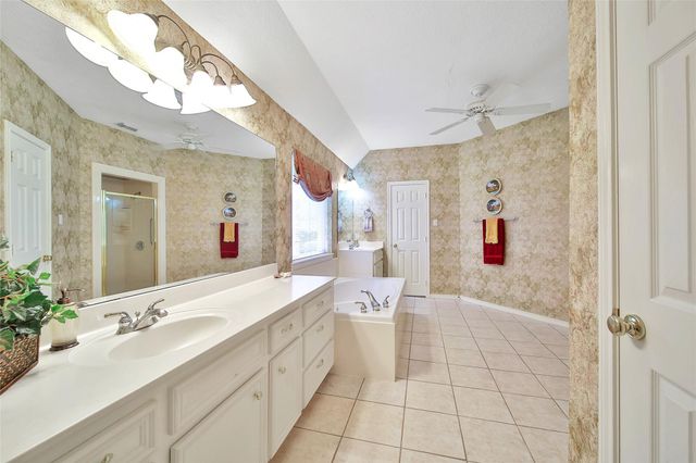 2601 Woods Estates Drive, Conroe, TX 77304