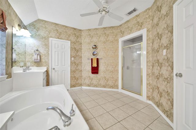 2601 Woods Estates Drive, Conroe, TX 77304