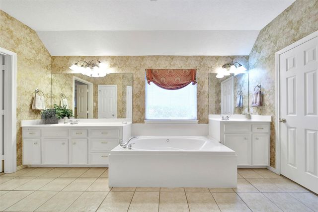 2601 Woods Estates Drive, Conroe, TX 77304
