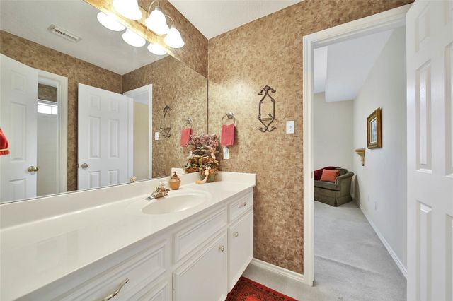 2601 Woods Estates Drive, Conroe, TX 77304