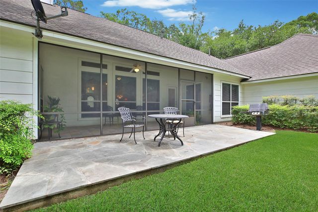 2601 Woods Estates Drive, Conroe, TX 77304