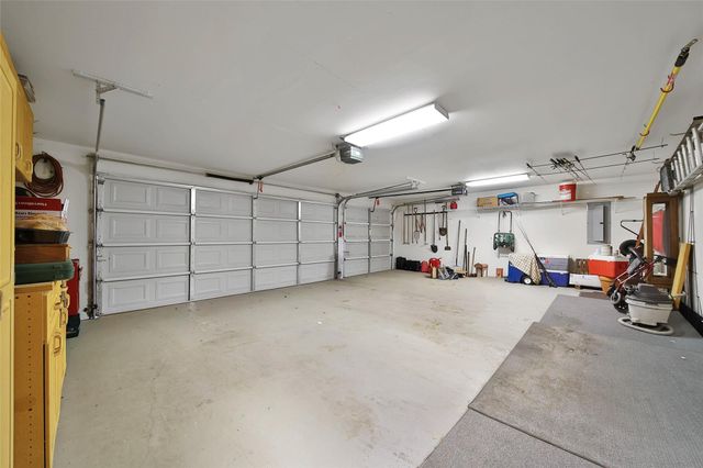 2601 Woods Estates Drive, Conroe, TX 77304