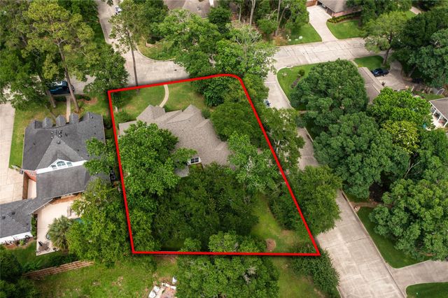 2601 Woods Estates Drive, Conroe, TX 77304