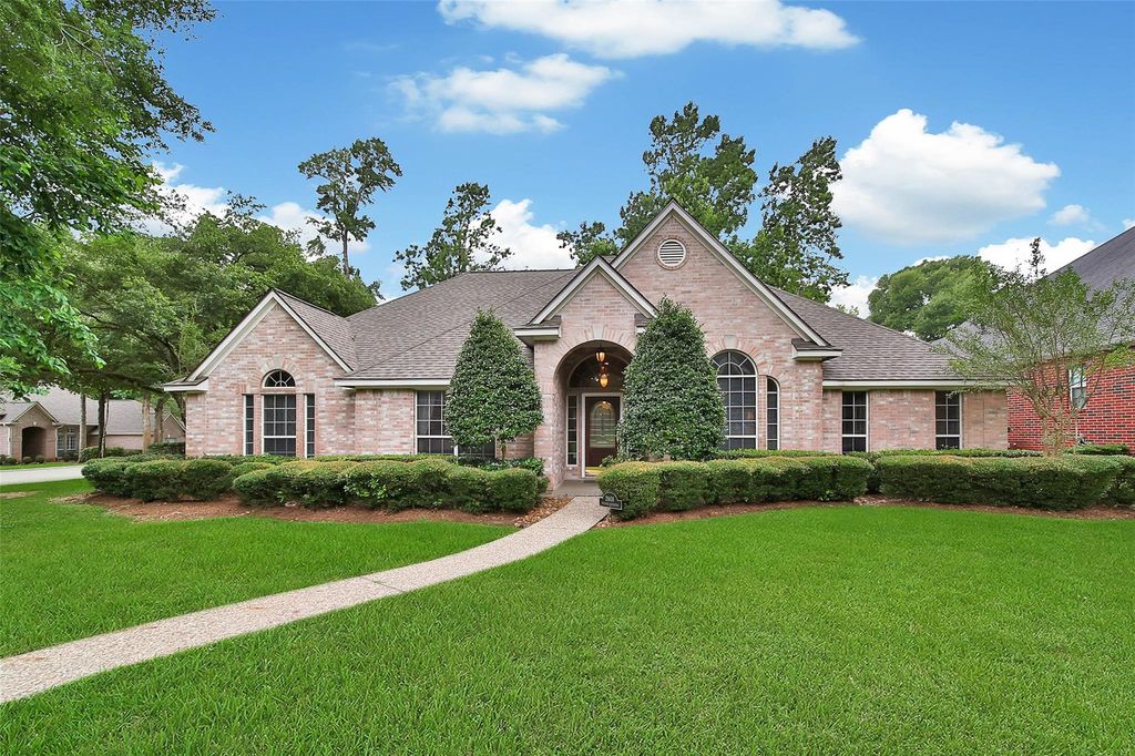 2601 Woods Estates Drive, Conroe, TX 77304