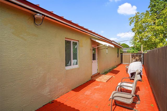 413 NW 100th Ter, Miami, FL 33150