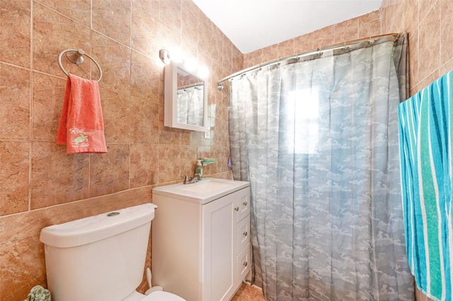 413 NW 100th Ter, Miami, FL 33150