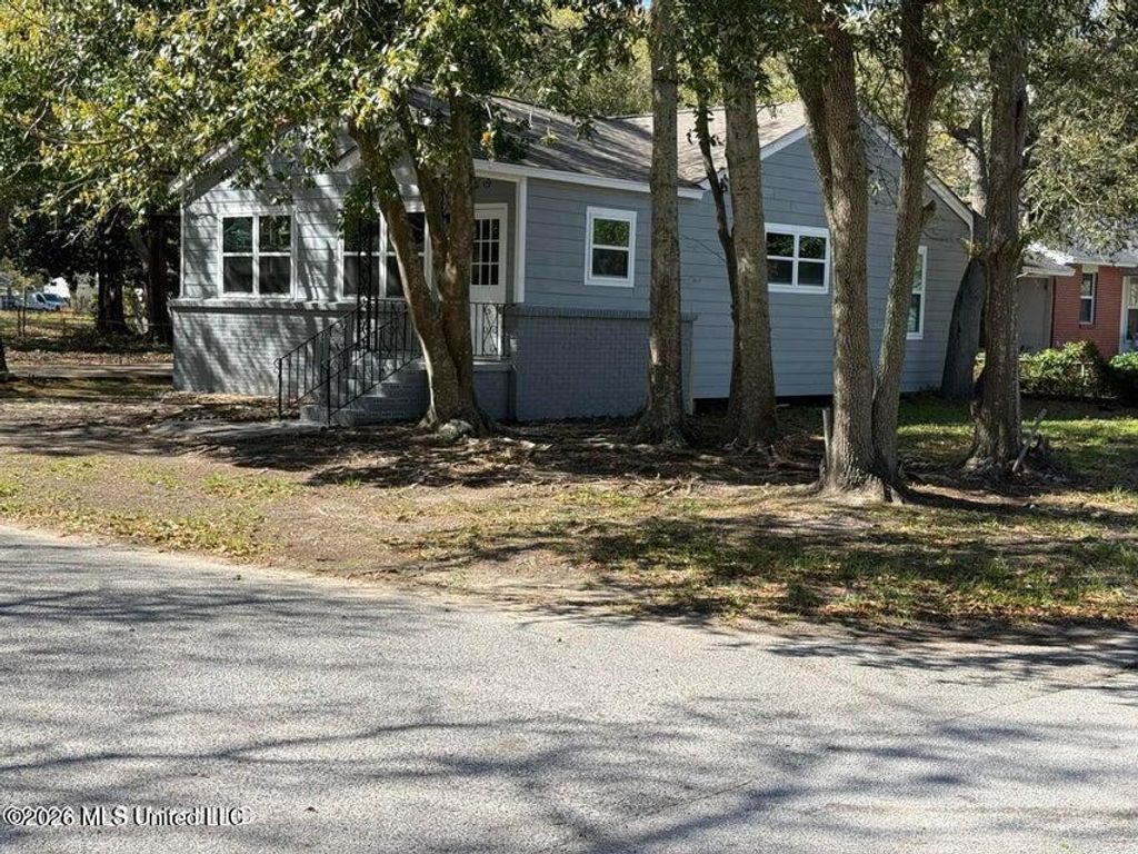 1811 Wilson Avenue, Pascagoula, MS 39567