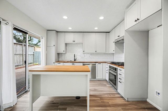 1723 Linfield Way, Houston, TX 77058