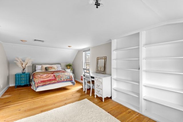 30 S River St, Wellesley, MA 02482