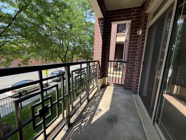 6436 ROOSEVELT Road 208, Oak Park, IL 60304