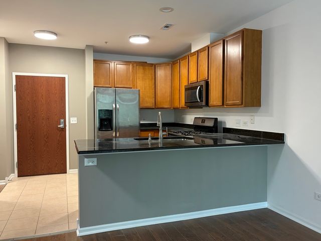 6436 ROOSEVELT Road 208, Oak Park, IL 60304