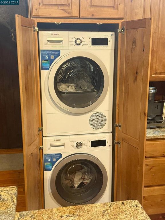 Image 38 of property listing at 5680 Dry Creek Rd, Napa, CA 94558