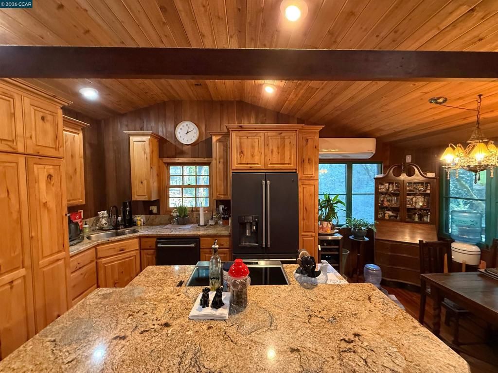 Image 5 of property listing at 5680 Dry Creek Rd, Napa, CA 94558