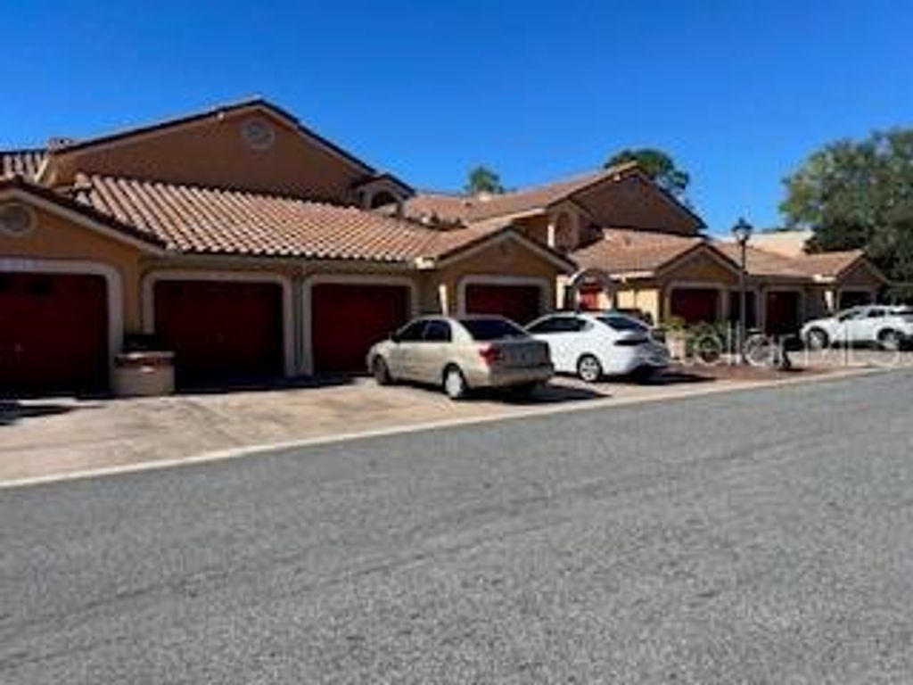 Image 2 of property listing at 7448 SUGAR BEND DRIVE 7448, Orlando, FL 32819