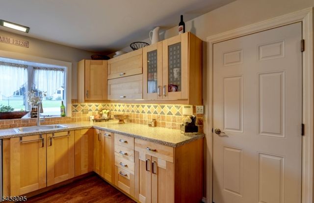 64 Grove St, Oakland Boro, NJ 07436