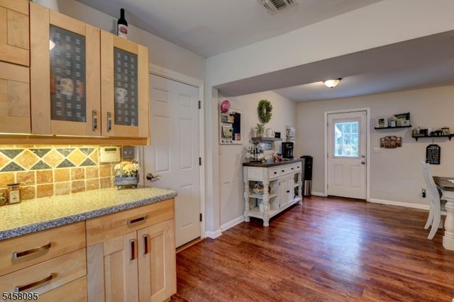64 Grove St, Oakland Boro, NJ 07436