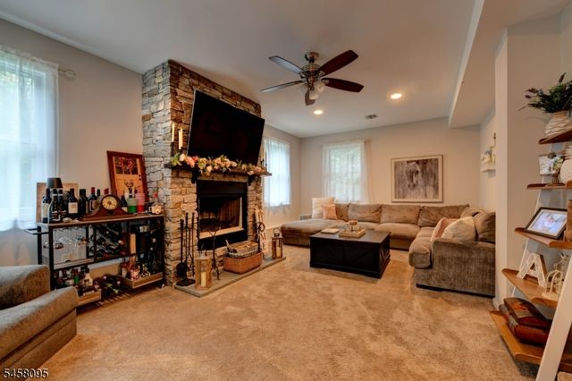 64 Grove St, Oakland Boro, NJ 07436