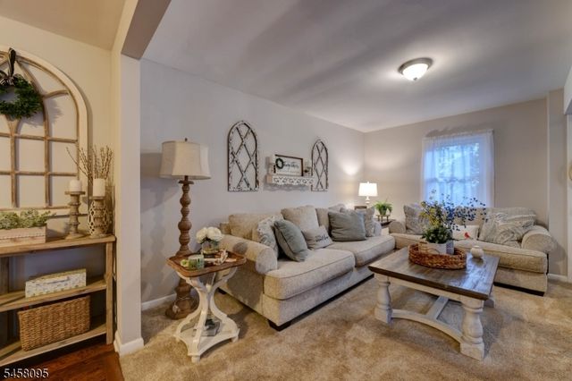 64 Grove St, Oakland Boro, NJ 07436