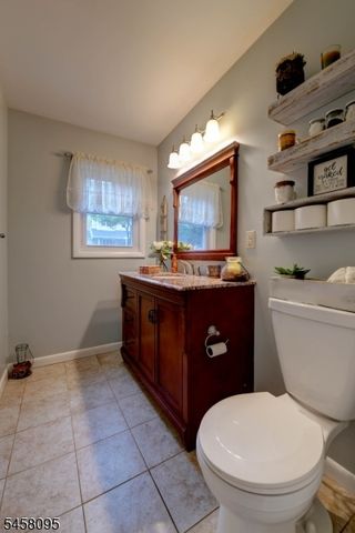 64 Grove St, Oakland Boro, NJ 07436
