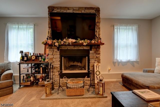 64 Grove St, Oakland Boro, NJ 07436