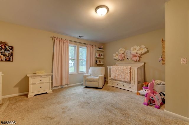 64 Grove St, Oakland Boro, NJ 07436