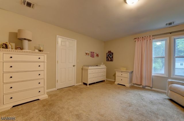 64 Grove St, Oakland Boro, NJ 07436