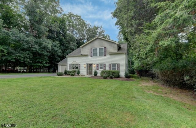 64 Grove St, Oakland Boro, NJ 07436