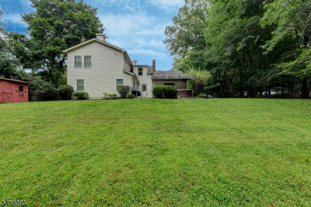 64 Grove St, Oakland Boro, NJ 07436