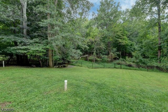 64 Grove St, Oakland Boro, NJ 07436