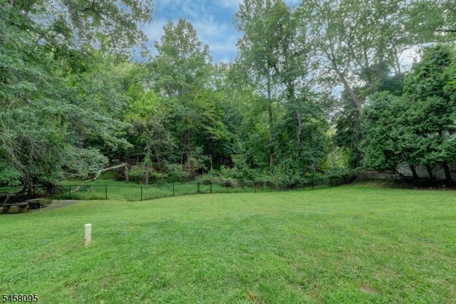 64 Grove St, Oakland Boro, NJ 07436