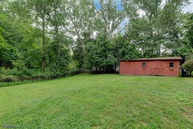 64 Grove St, Oakland Boro, NJ 07436