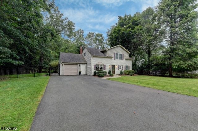 64 Grove St, Oakland Boro, NJ 07436