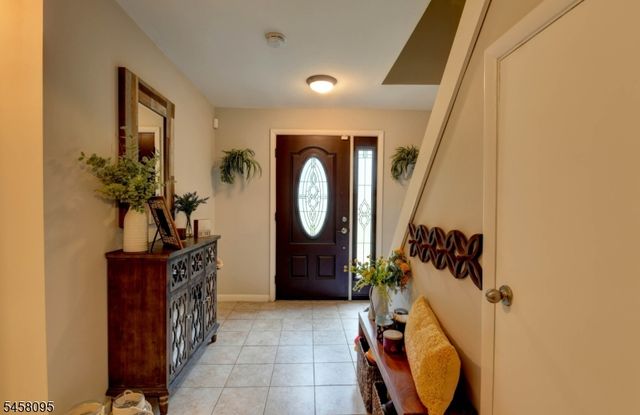 64 Grove St, Oakland Boro, NJ 07436