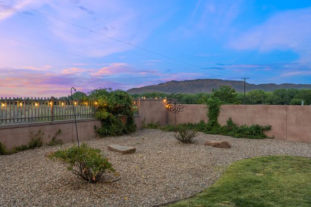4919 Valle Rio Trail NW, Albuquerque, NM 87120