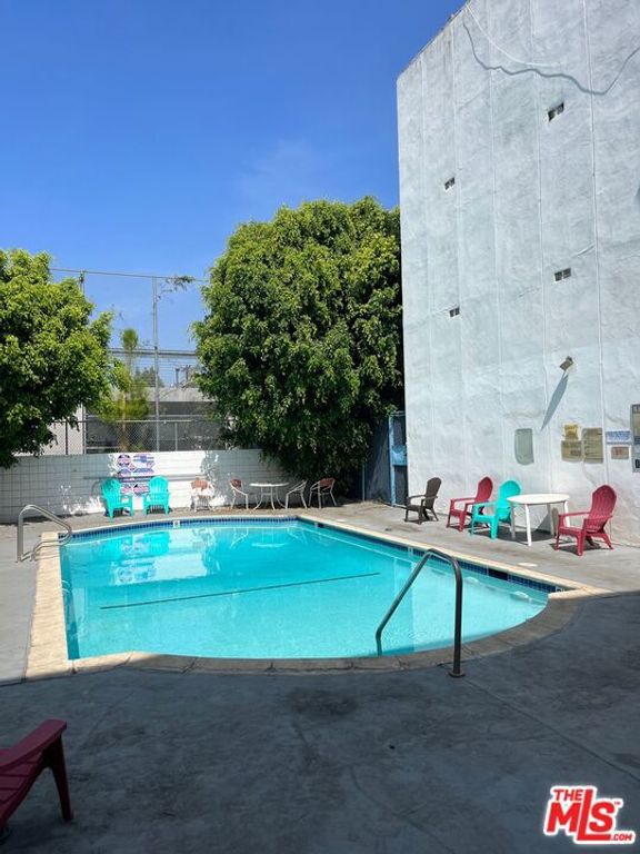 Image 12 of property listing at 1617 N Fuller Avenue, Los Angeles, CA 90046